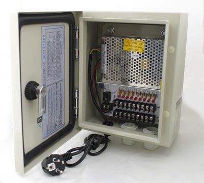Водоустойчив захранващ блок с метална кутия W-12VDC-9P/5A/P
