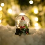 Коледна украса снежно кълбо с Дядо Коледа