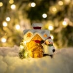 Светеща украса Коледна керамична къщичка с LED осветление на батерии