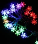 Коледни лампички цветни снежинки
